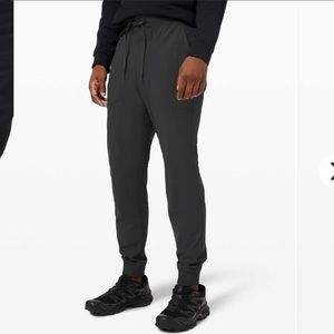 Lululemon ABC Jogger 30"
Obsidian